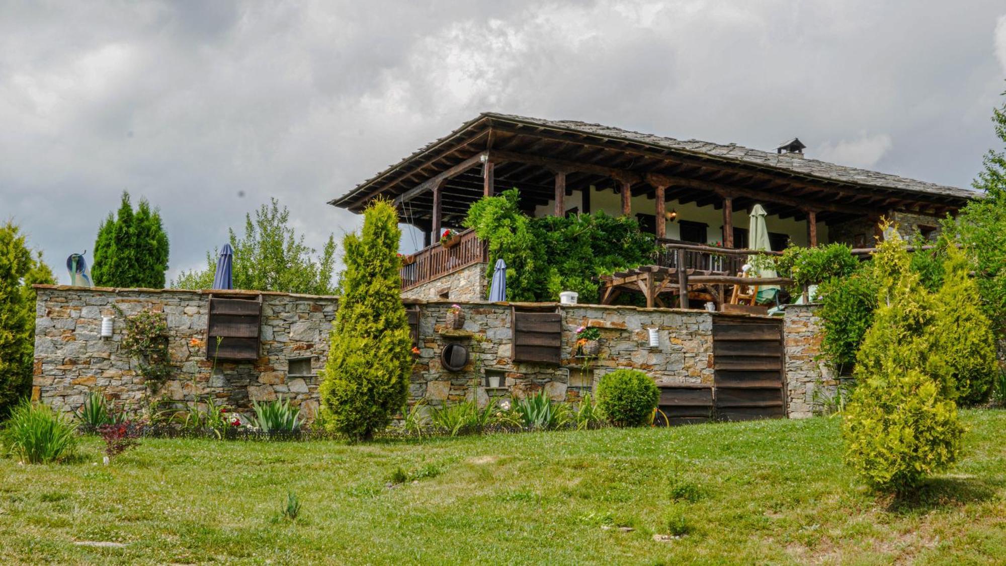 Панорама хаус Лещен и еко къщи Дървена и Землянка Экстерьер фото